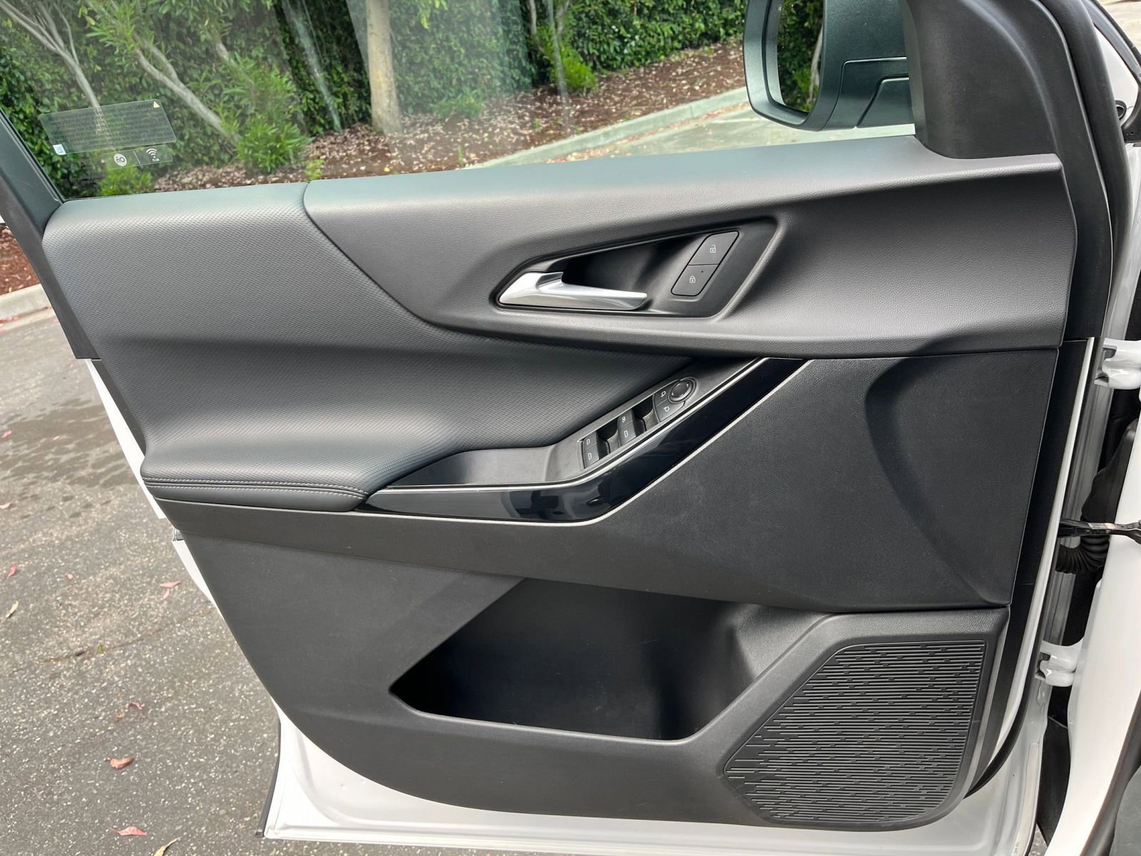 Used 2025 Chevrolet Equinox LT image 18