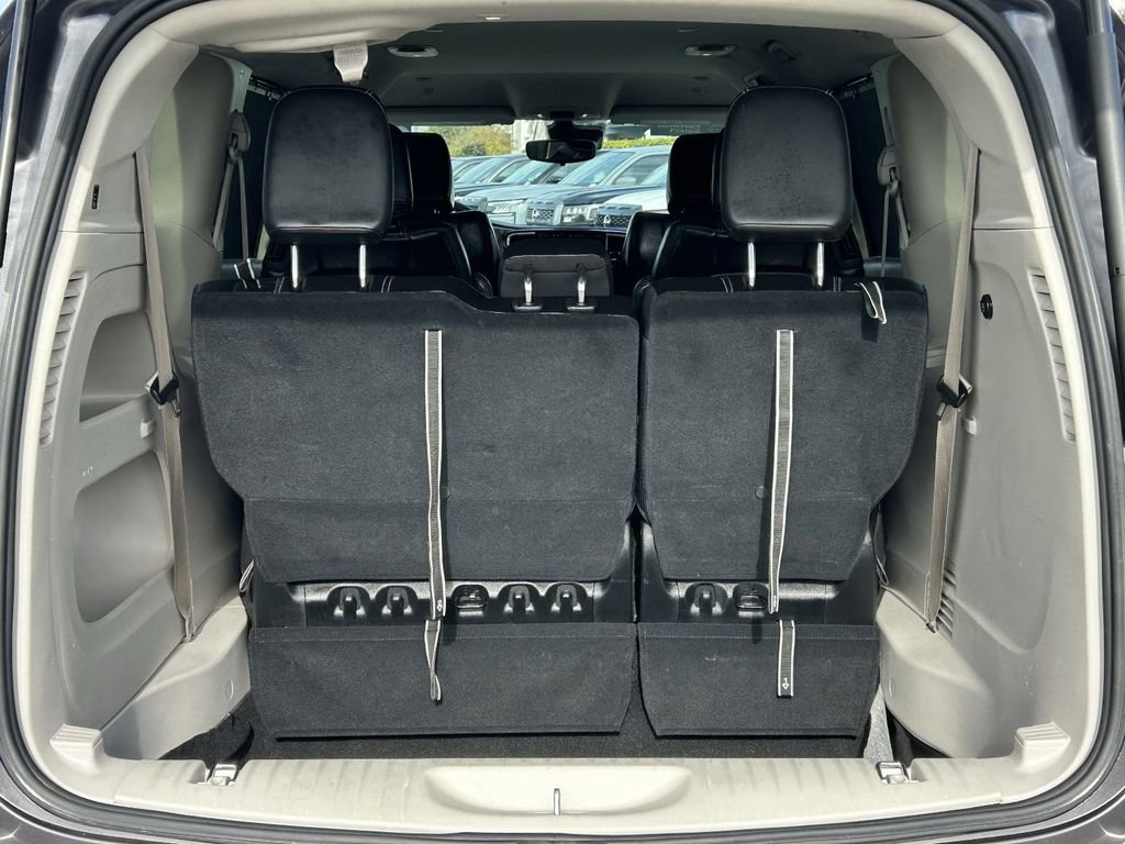 Used 2023 Chrysler Pacifica Touring-L image 13