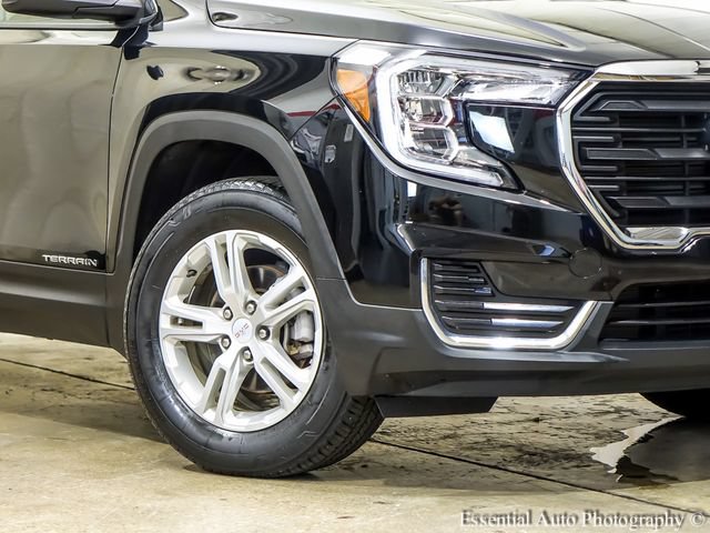 Used 2023 GMC Terrain SLE w/ Driver Convenience Package AWD/4WD image 3