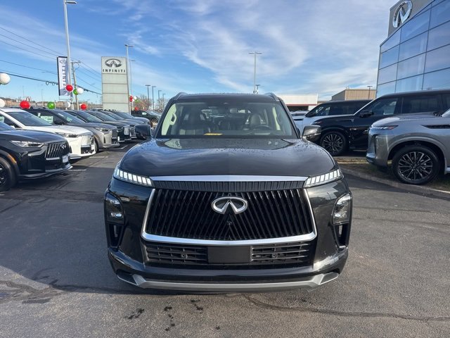 Used 2025 INFINITI QX80 Sensory image 2