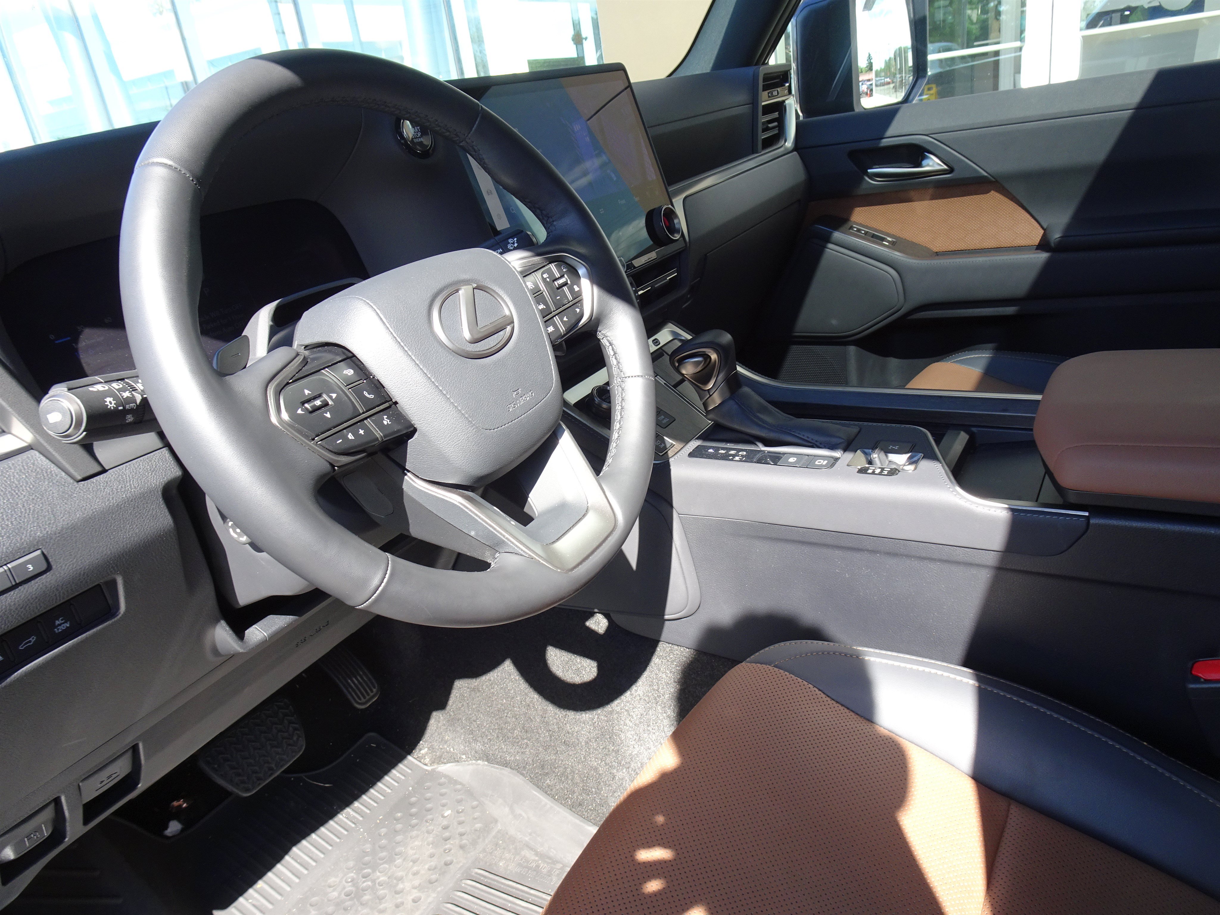 Used 2024 Lexus GX 550 w/ Accessory Package (2T) AWD/4WD image 13