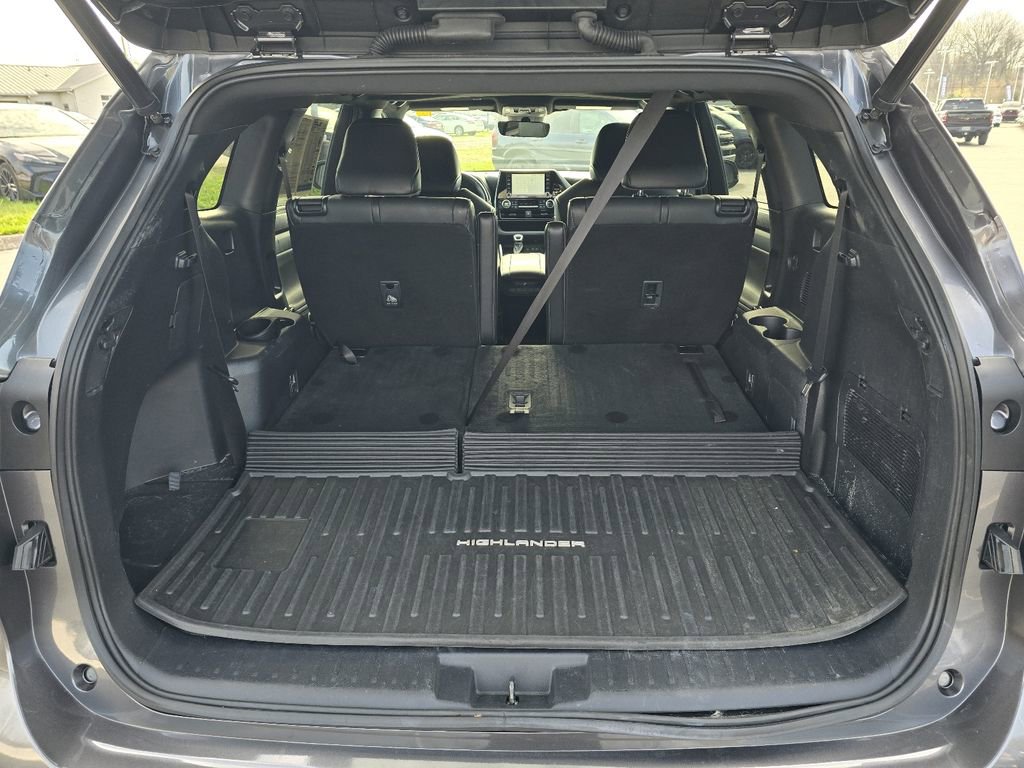 Used 2021 Toyota Highlander XSE AWD/4WD image 25