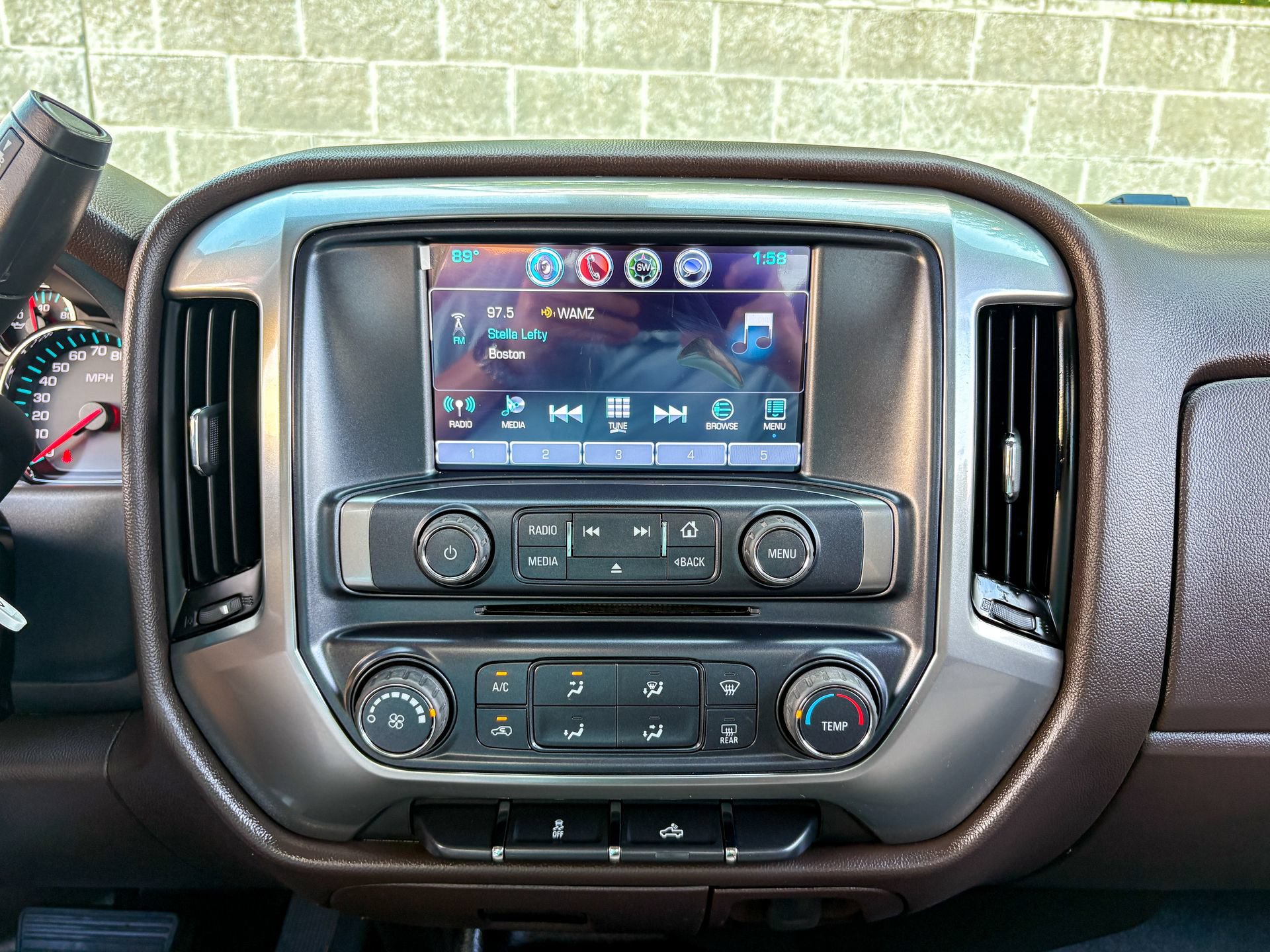 Used 2018 Chevrolet Silverado 1500 LT w/ LT Convenience Package AWD/4WD image 22