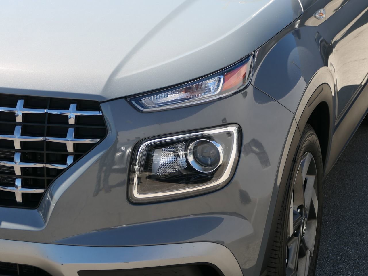 Used 2023 Hyundai Venue SEL image 9