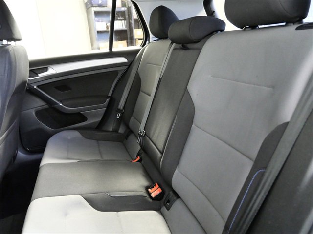 Used 2016 Volkswagen e-Golf SE w/ DC Fast Charging Package image 14