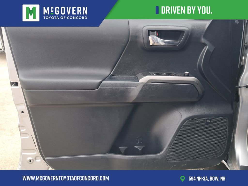 Used 2018 Toyota Tacoma TRD Sport image 9