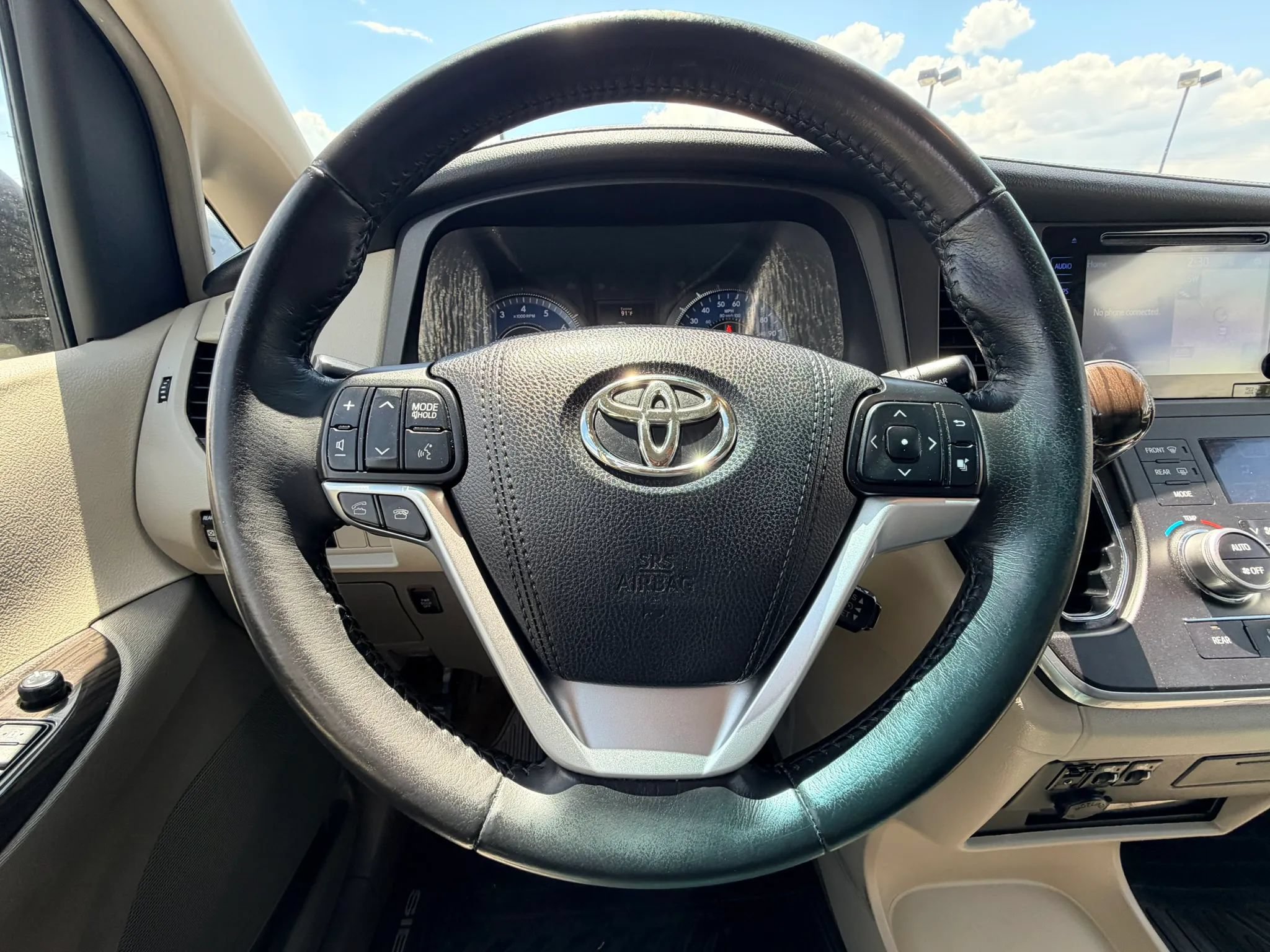 Used 2015 Toyota Sienna XLE w/ Entertainment Package FWD image 12