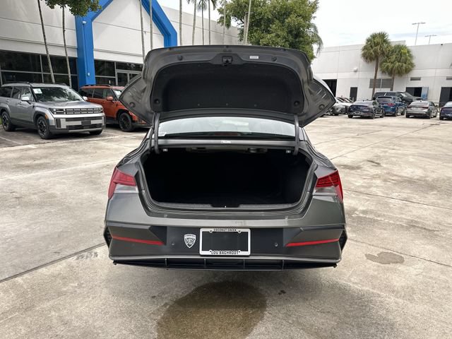 Used 2024 Hyundai Elantra Limited FWD image 28