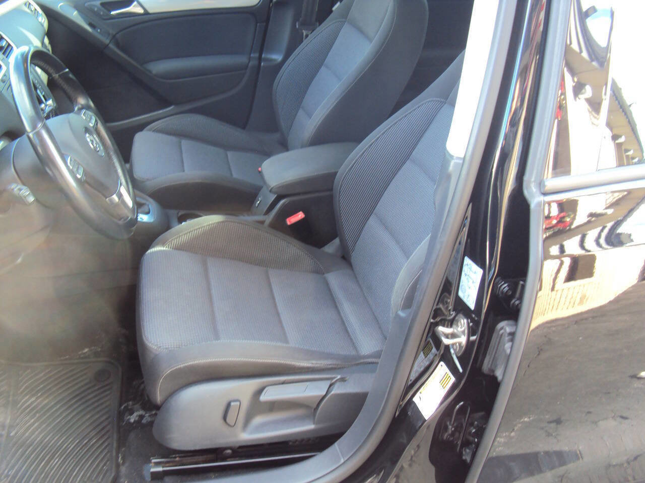 Used 2013 Volkswagen Golf 4-Door image 10