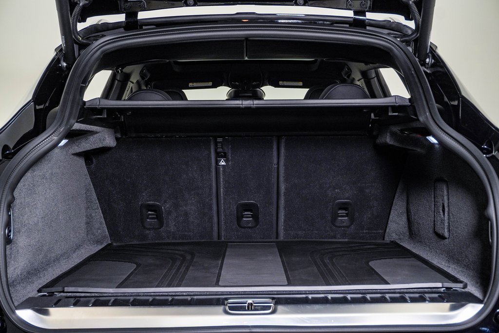 Used 2025 Aston Martin DBX 707 image 32