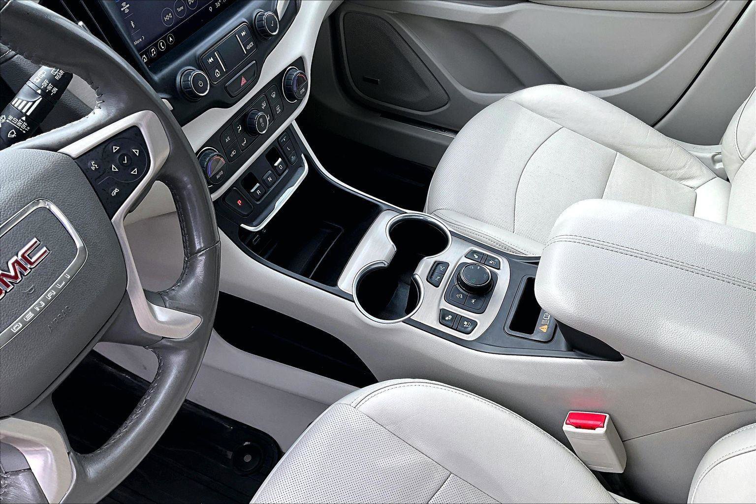 Used 2020 GMC Terrain Denali w/ Denali Premium Package AWD/4WD image 15