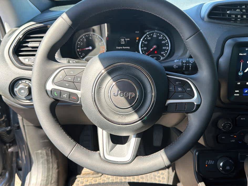 Used 2021 Jeep Renegade Latitude w/ Convenience Group AWD/4WD image 15