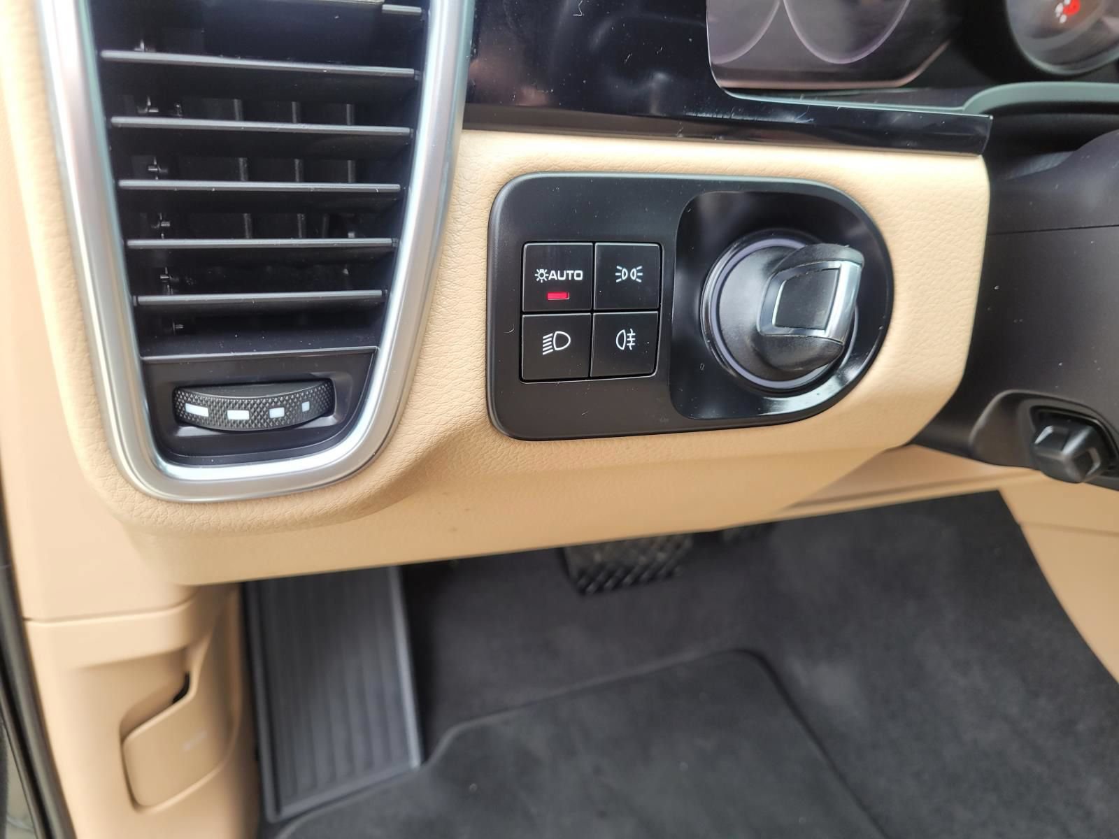 Used 2023 Porsche Cayenne Platinum Edition AWD/4WD image 27