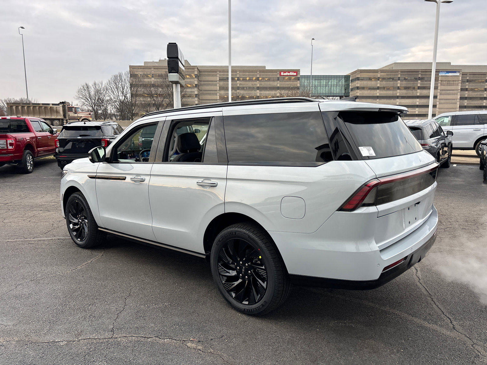 New 2026 Lincoln Navigator Reserve w/ Jet Appearance Package image 5