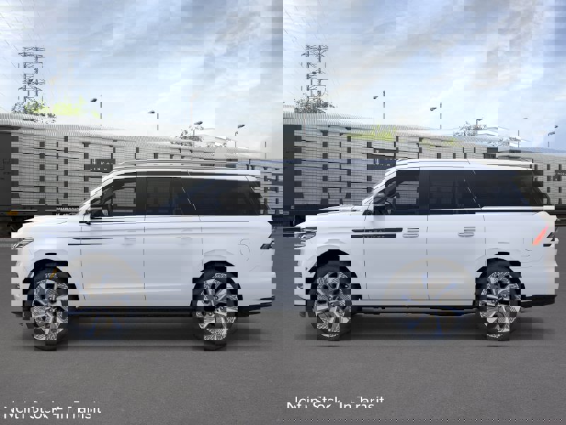 New 2026 Lincoln Navigator L Black Label AWD/4WD image 3