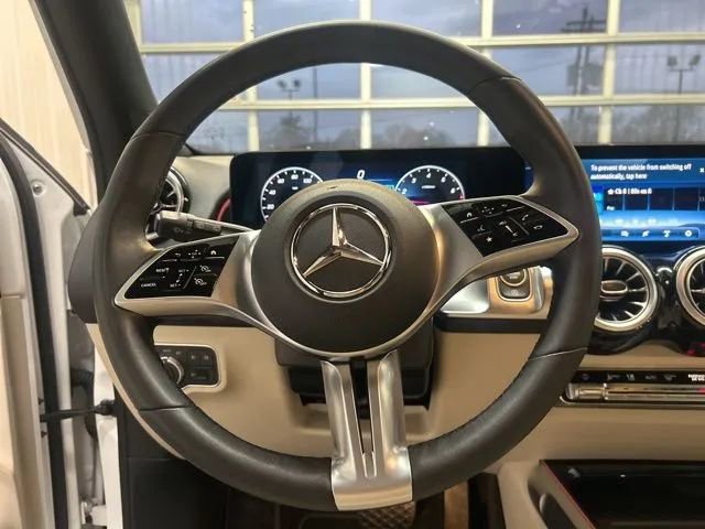 Used 2025 Mercedes-Benz GLB 250 4MATIC image 16