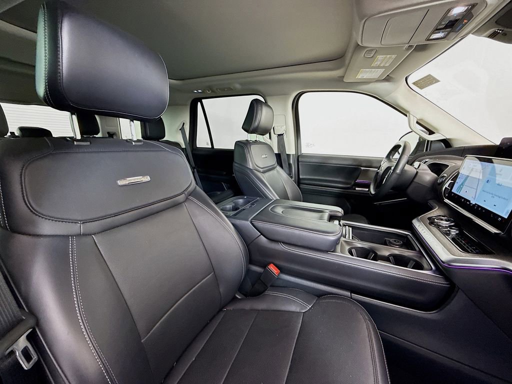 Used 2025 Ford Expedition Platinum image 31