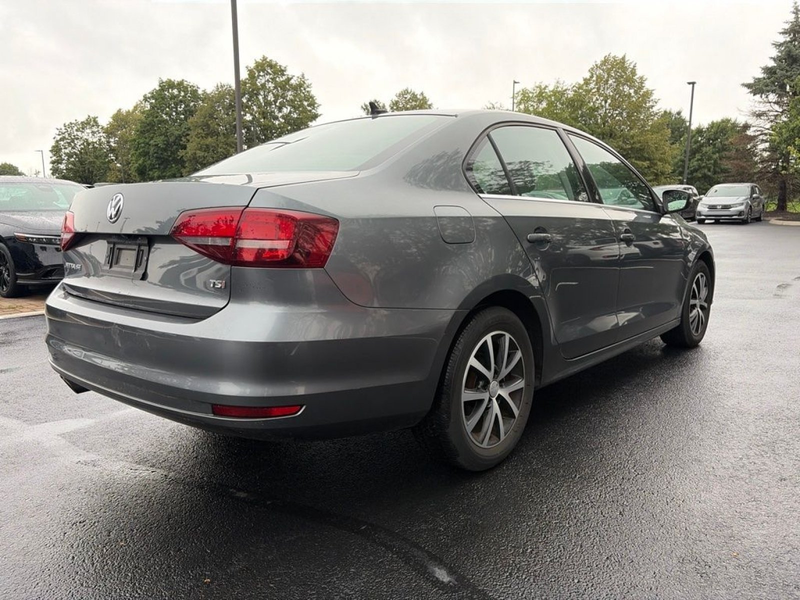 Used 2017 Volkswagen Jetta SE FWD image 5