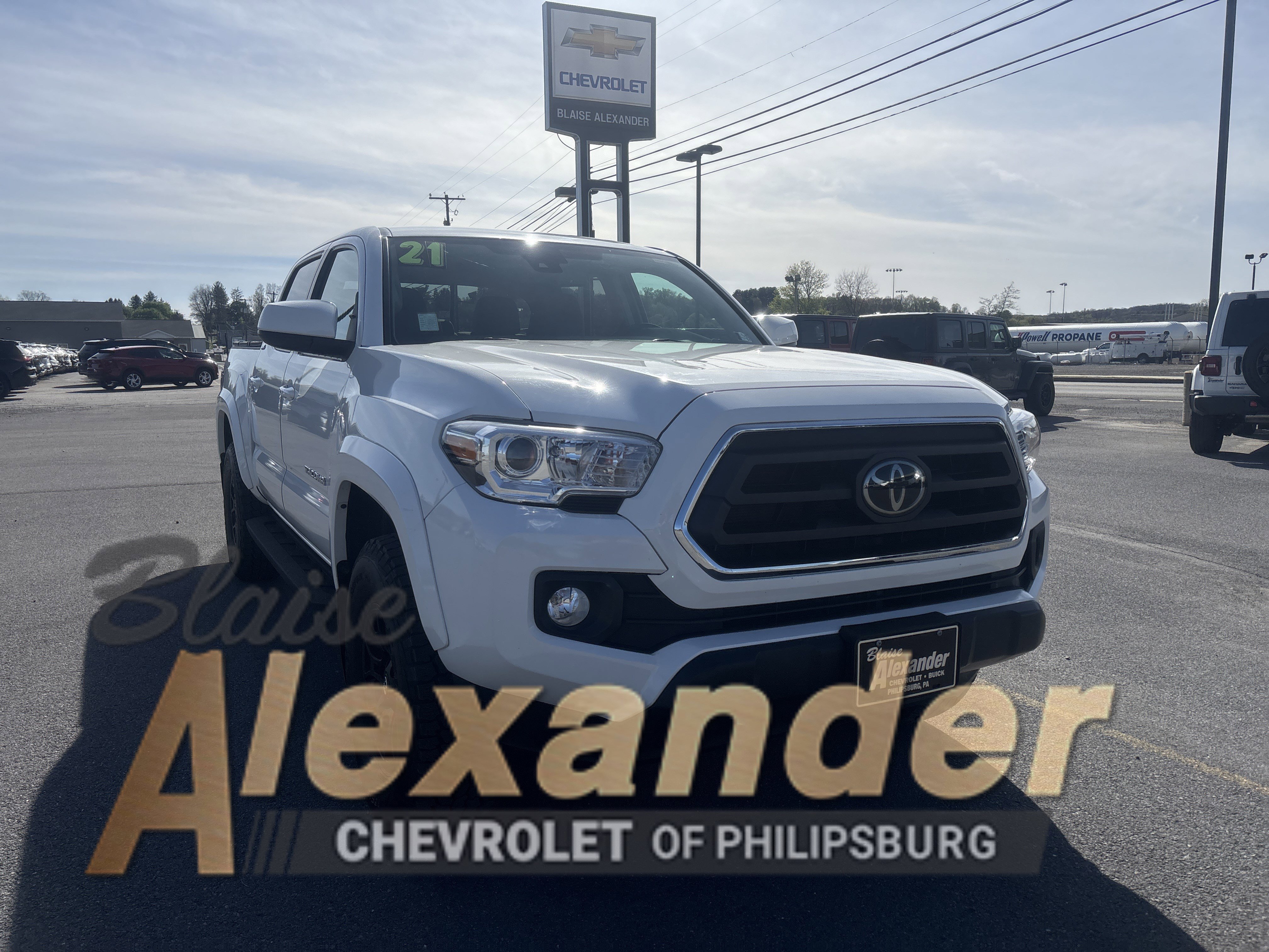 Used 2021 Toyota Tacoma SR5 AWD/4WD video 1