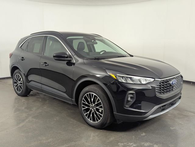 Used 2023 Ford Escape SE image 2