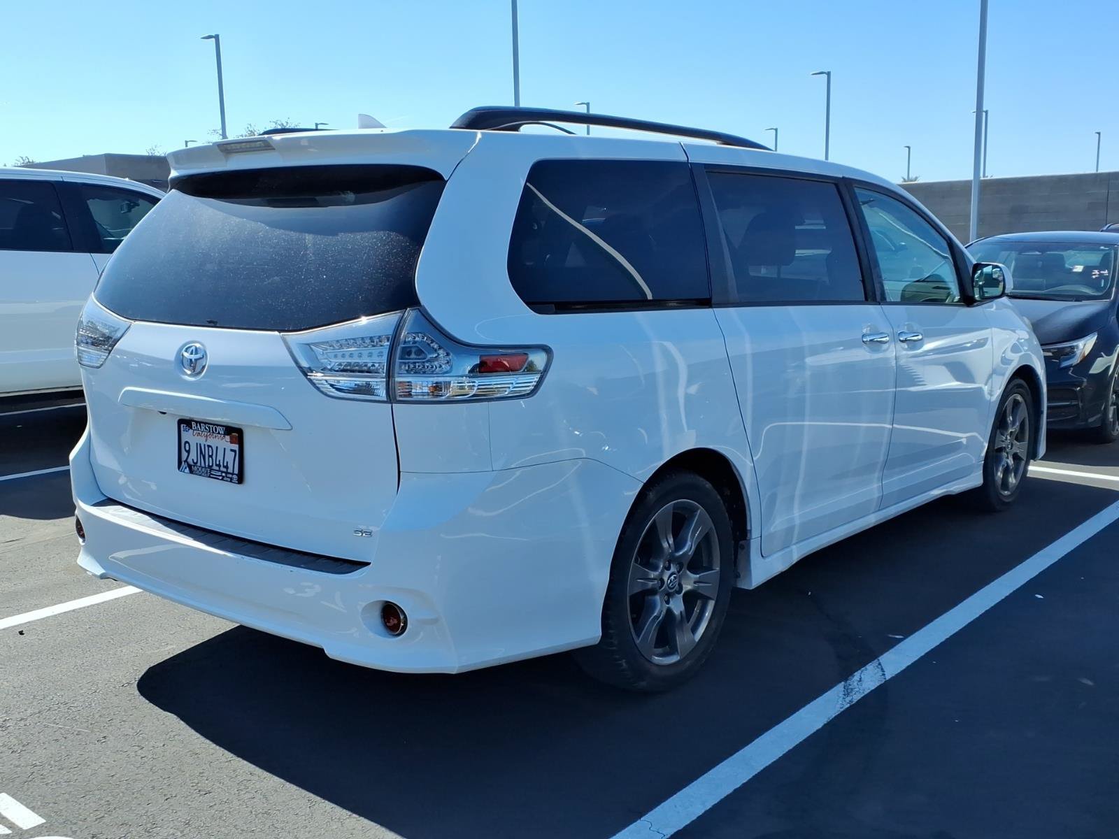 Used 2020 Toyota Sienna SE w/ Carpet Mat Package FWD image 4