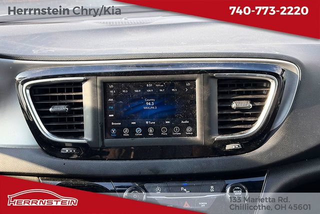 Used 2018 Chrysler Pacifica Touring Plus w/ S Appearance Package FWD image 10