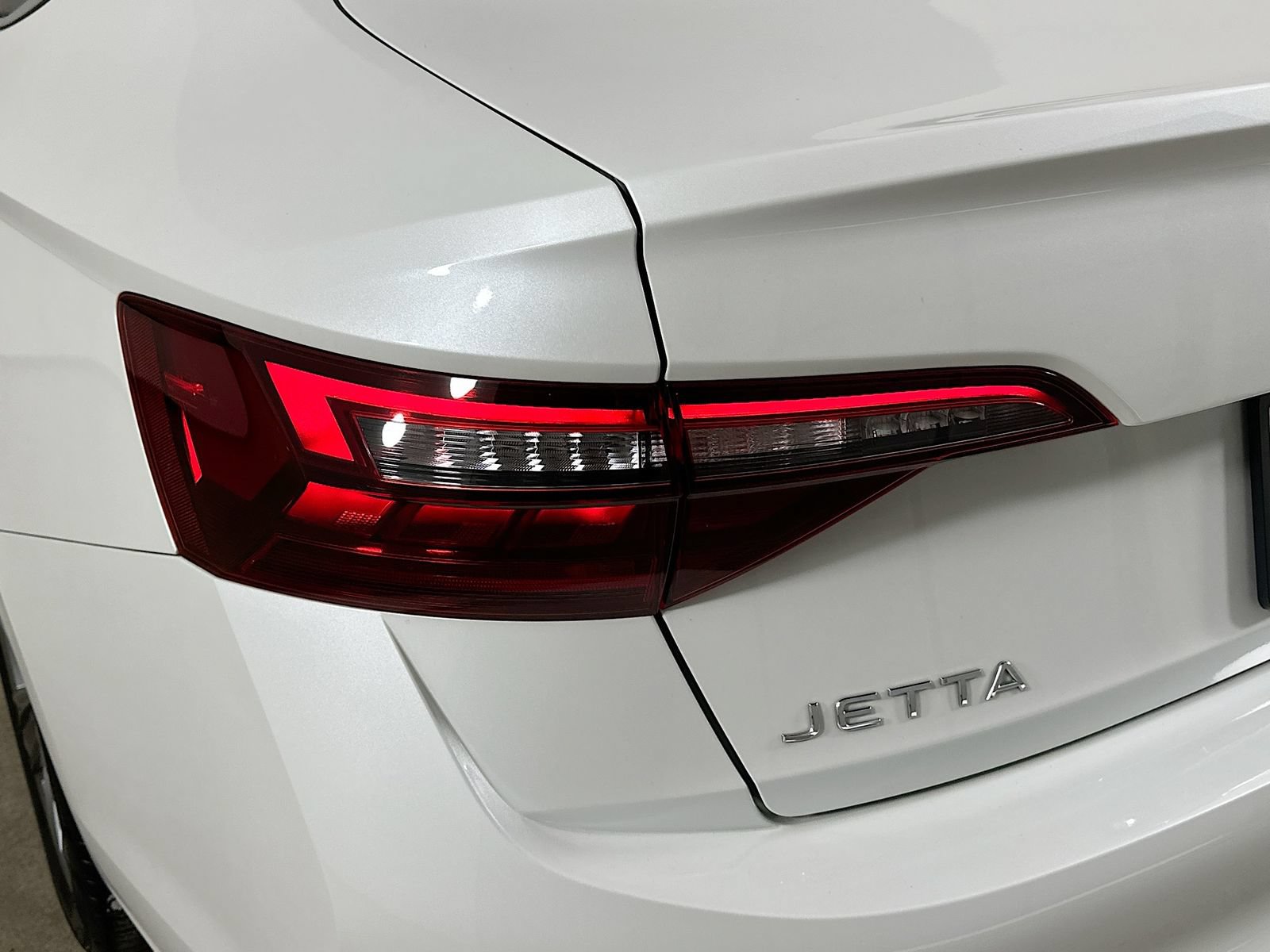 Used 2024 Volkswagen Jetta SE FWD image 12