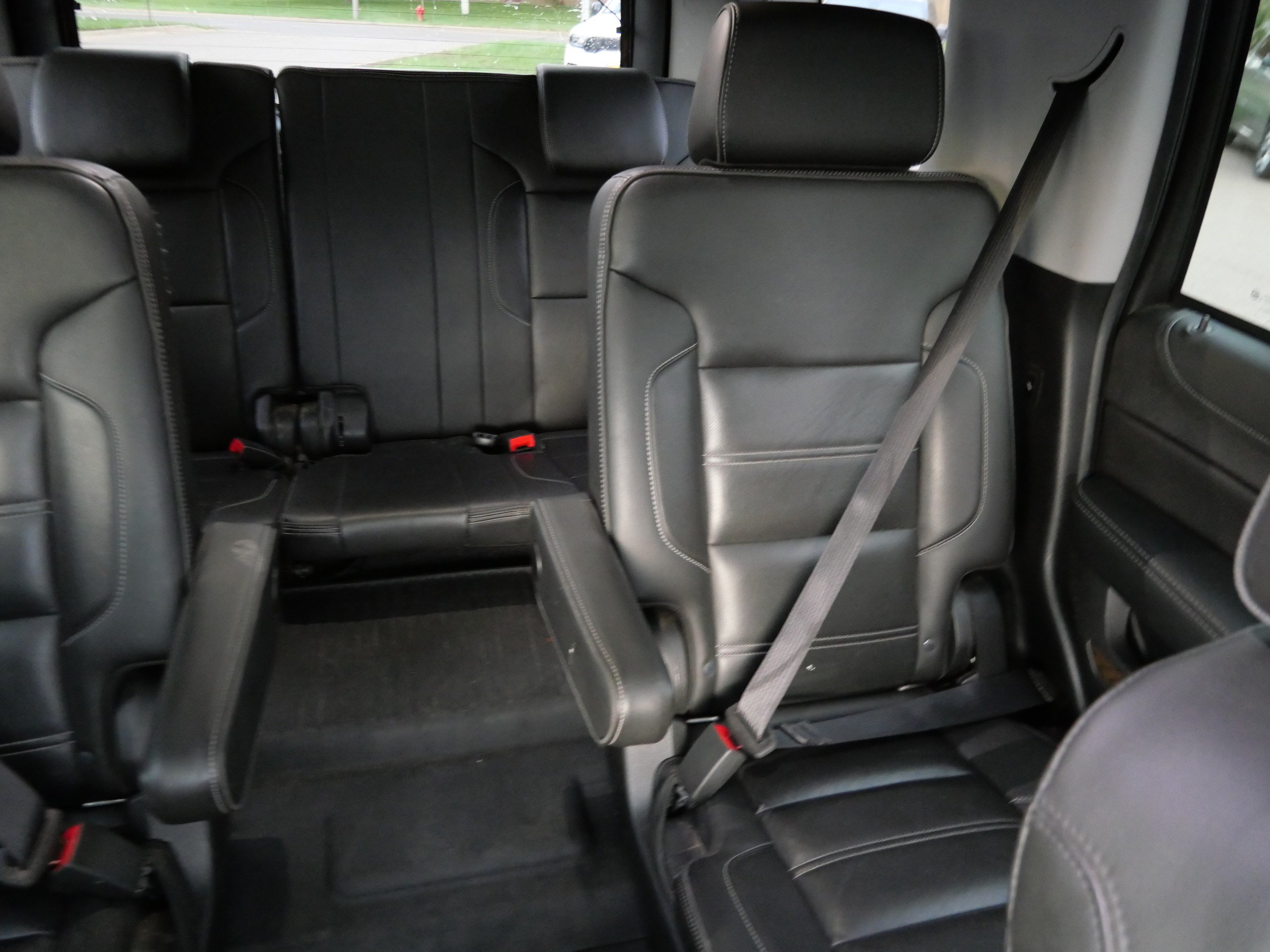 Certified 2019 GMC Yukon Denali w/ Denali Ultimate Package AWD/4WD image 14