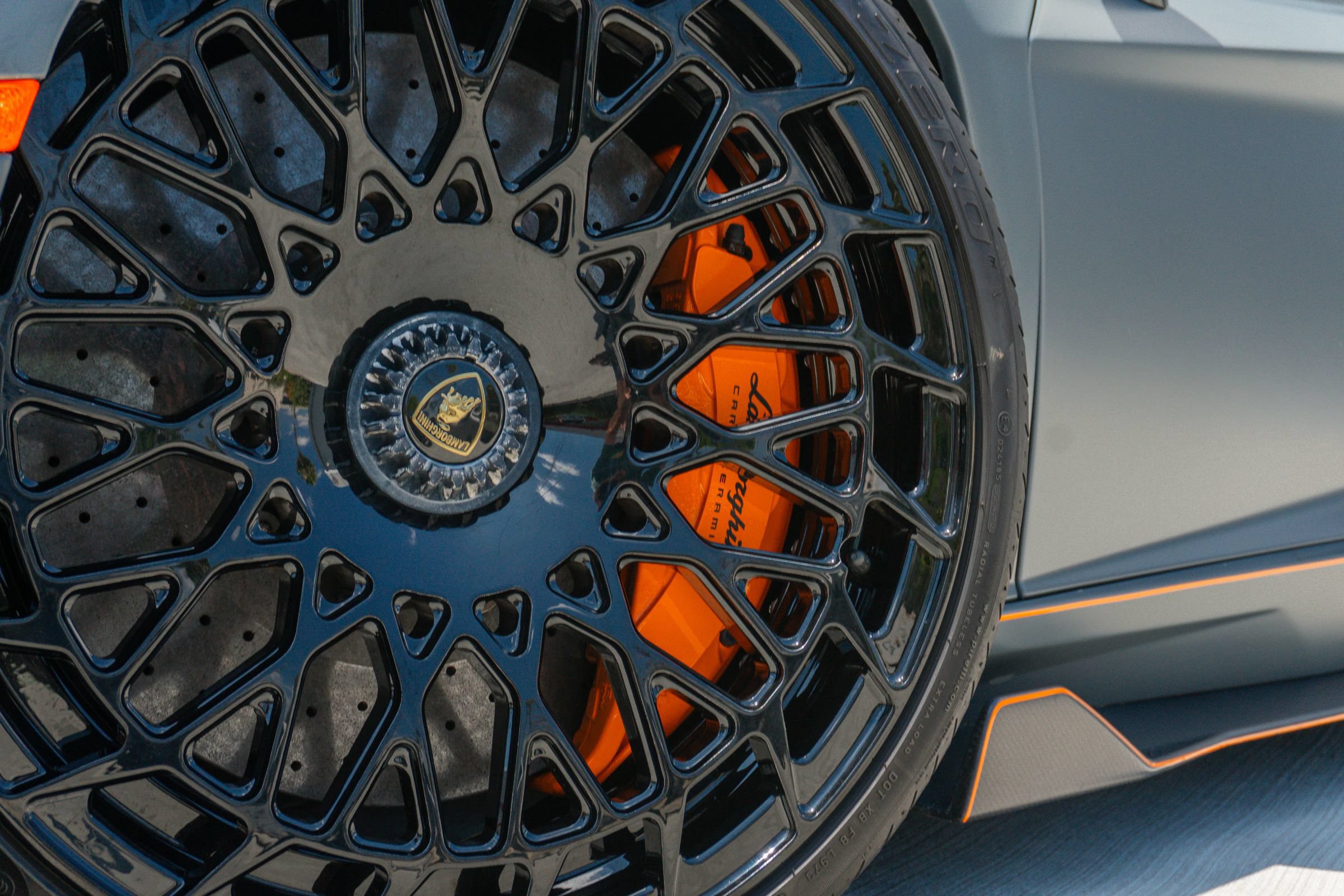 Used 2019 Lamborghini Aventador SVJ AWD/4WD image 27