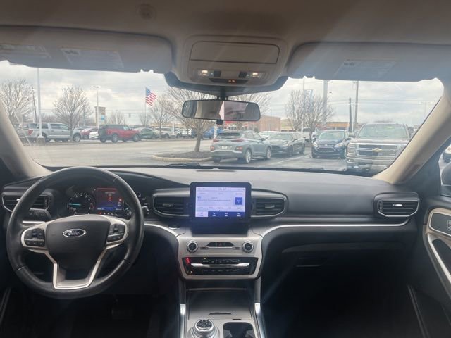 Used 2022 Ford Explorer XLT w/ Equipment Group 202A image 18