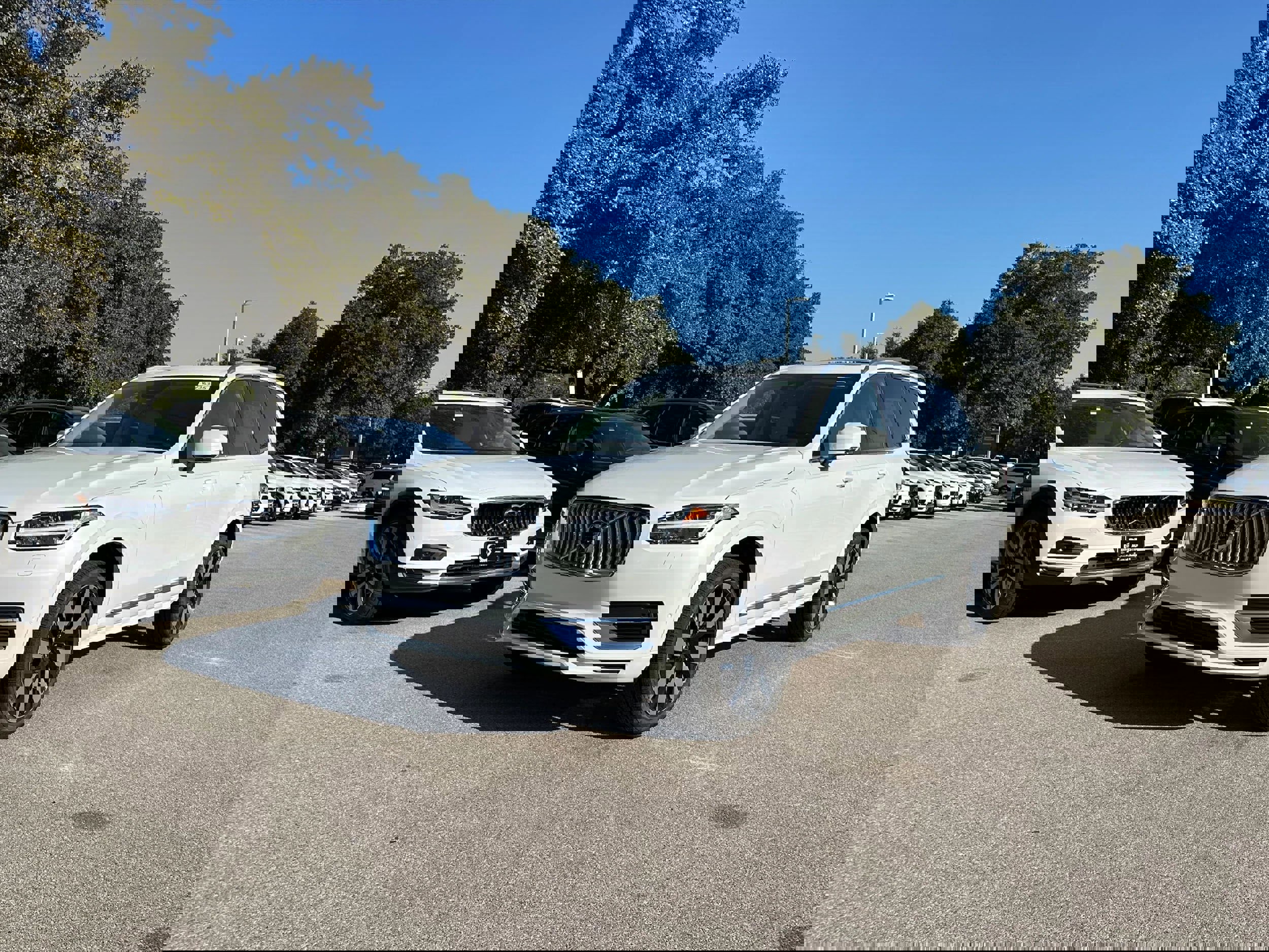 New 2025 Volvo XC90 T8 Plus w/ Protection Package Premier image 2