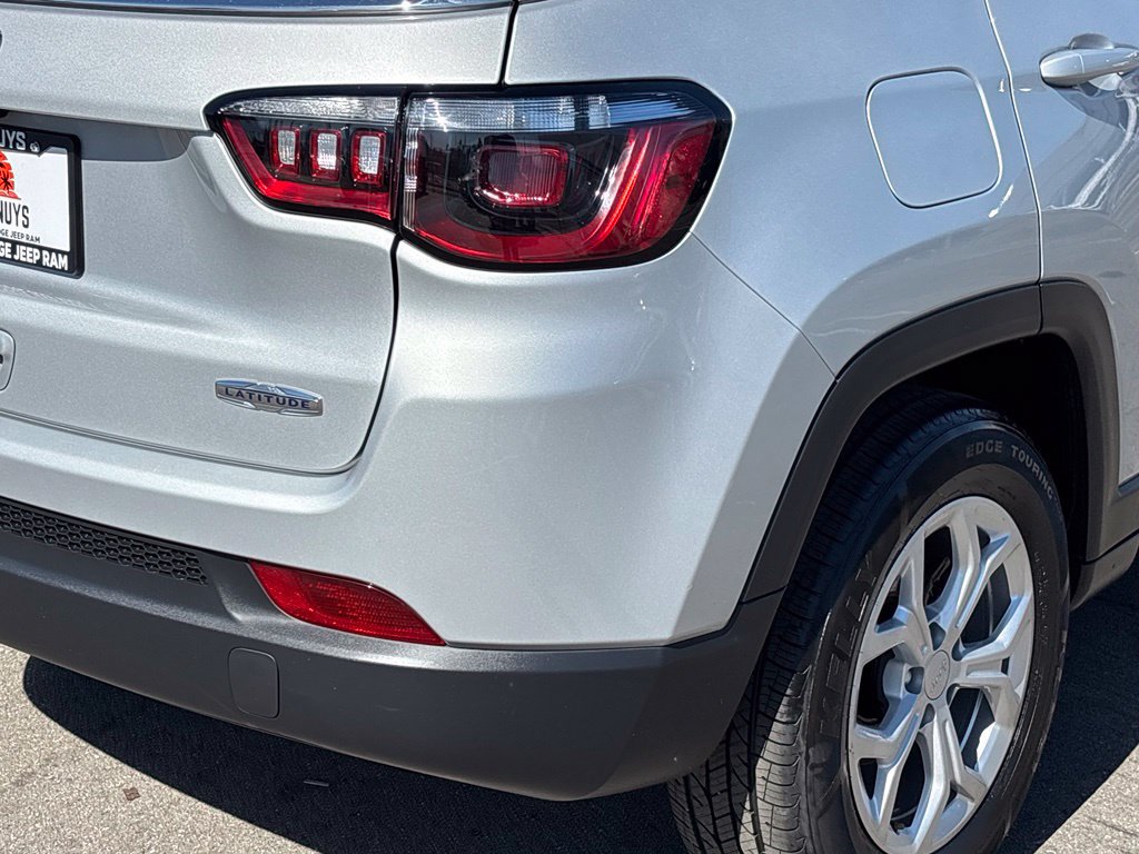 Certified 2024 Jeep Compass Latitude AWD/4WD image 6