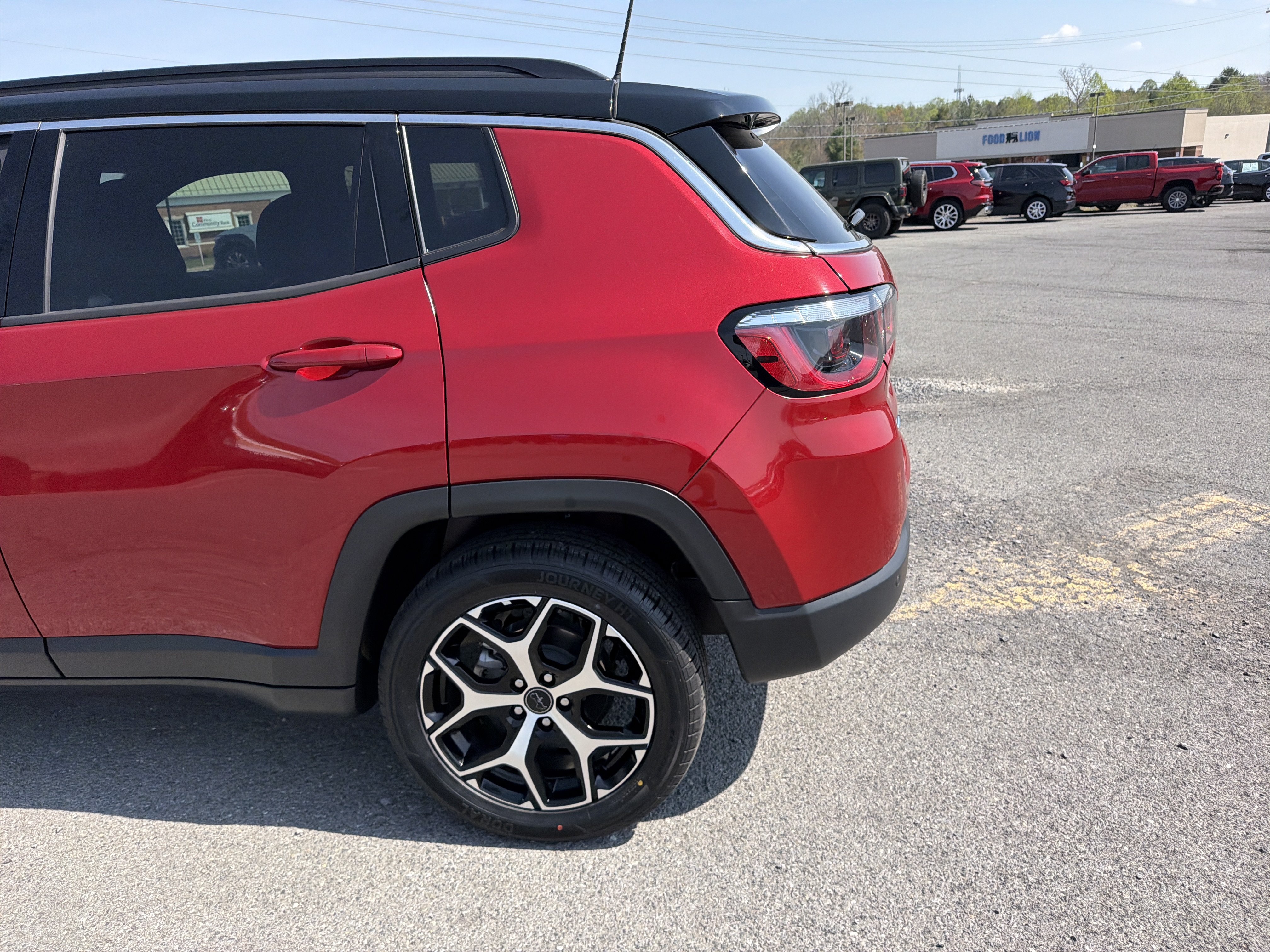 Used 2025 Jeep Compass Limited AWD/4WD image 9