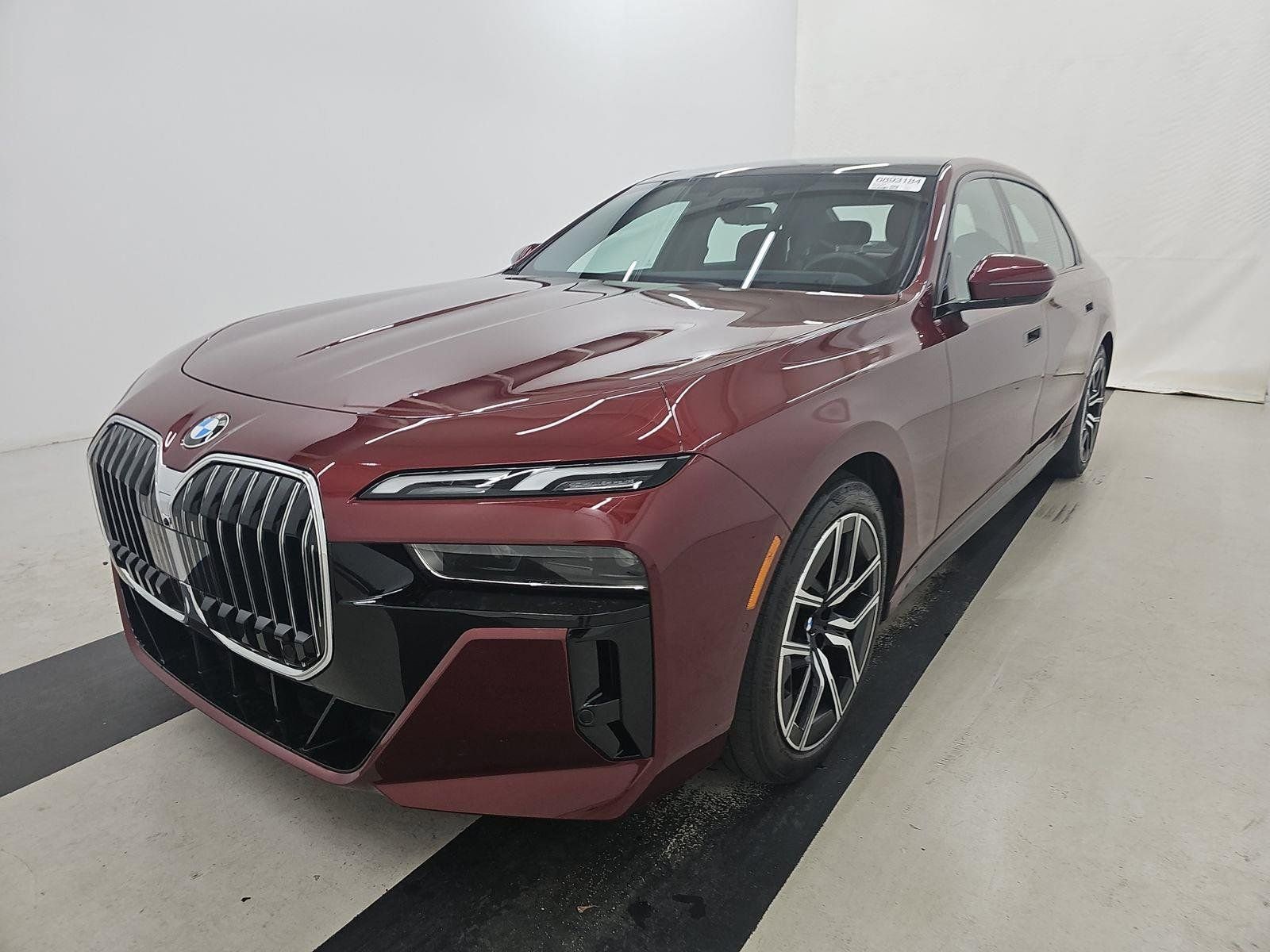 Used 2025 BMW 740i image 1