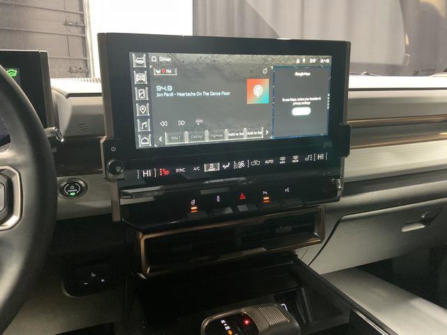 Used 2025 GMC Hummer EV 3X w/ LPO, Dark Essentials Package image 22