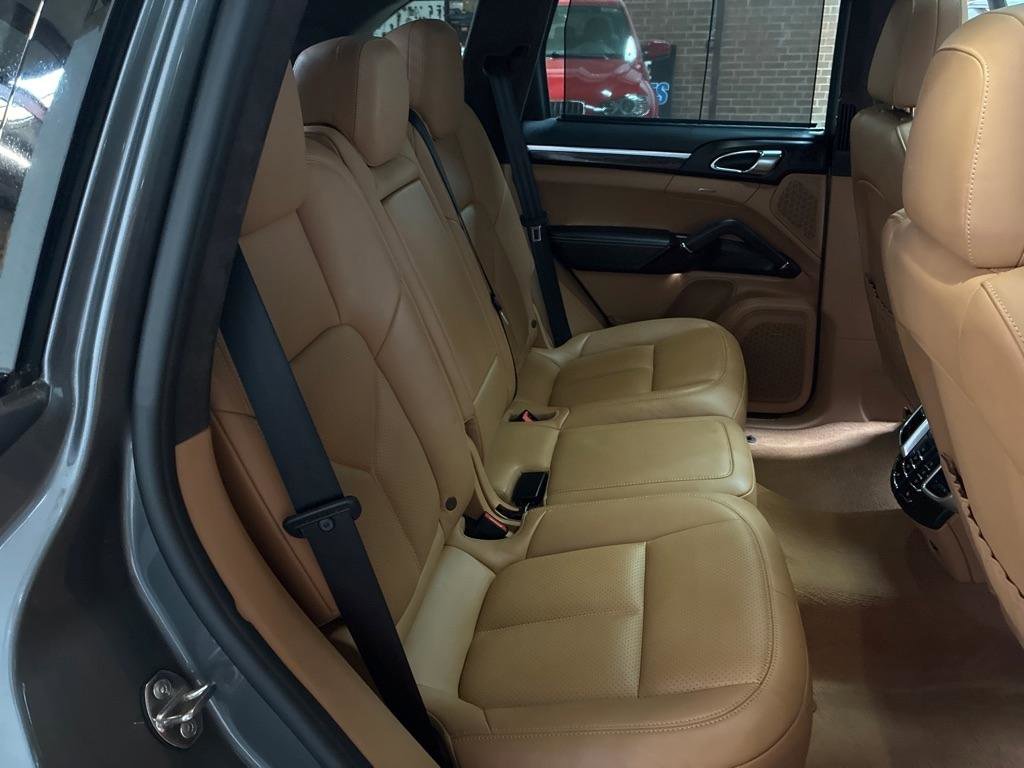 Used 2016 Porsche Cayenne Turbo image 34