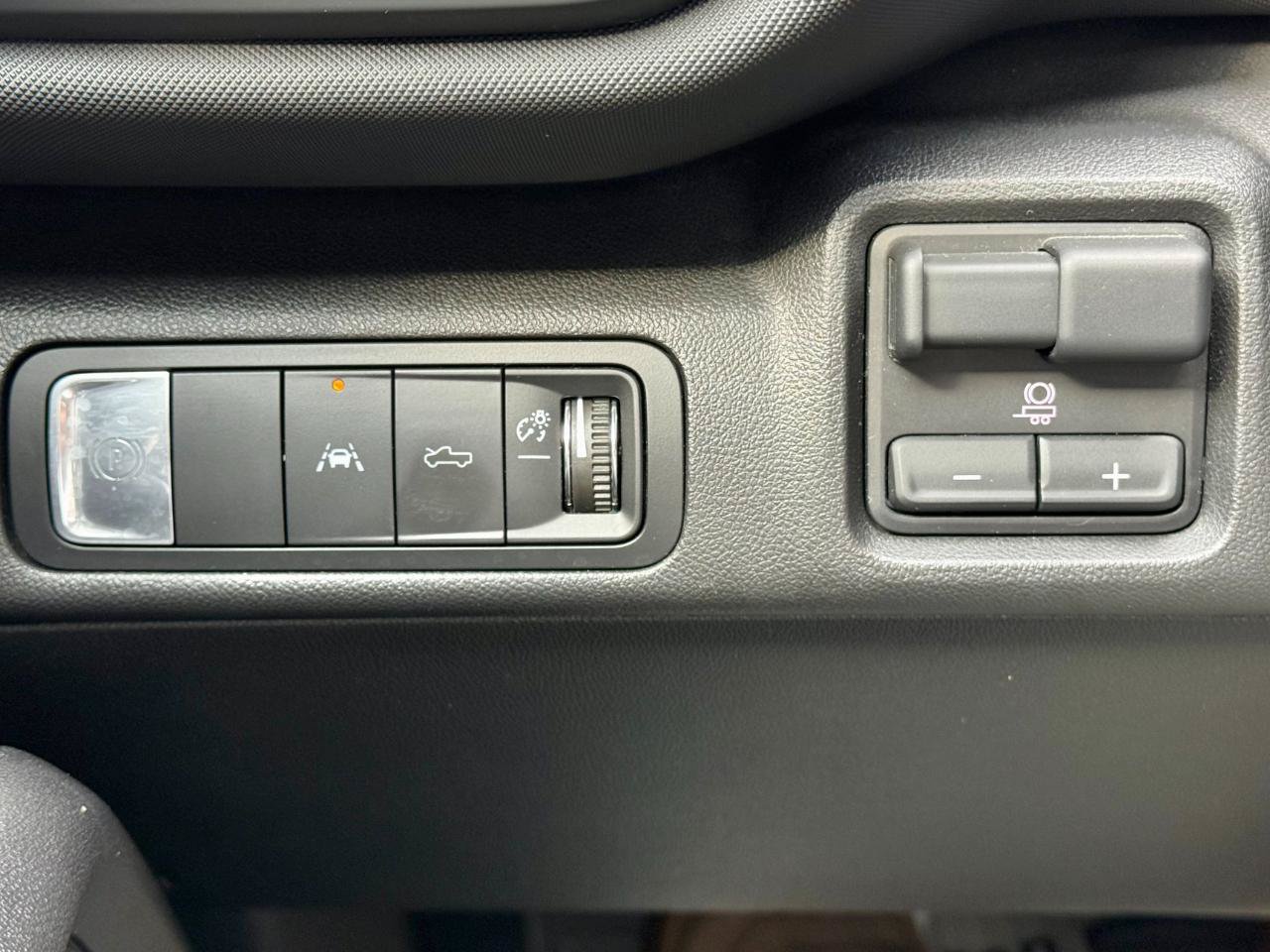 Used 2026 Chevrolet Silverado EV LT AWD/4WD image 23