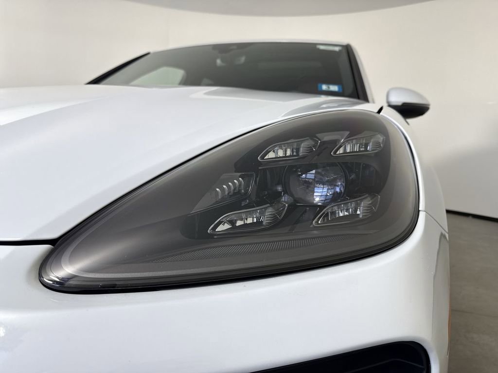Certified 2022 Porsche Cayenne Platinum Edition image 11