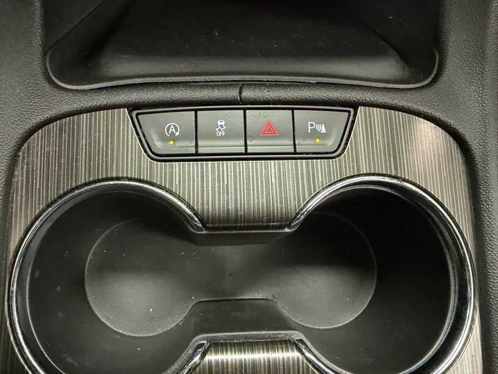 Used 2022 GMC Acadia SLT w/ Technology Package image 31