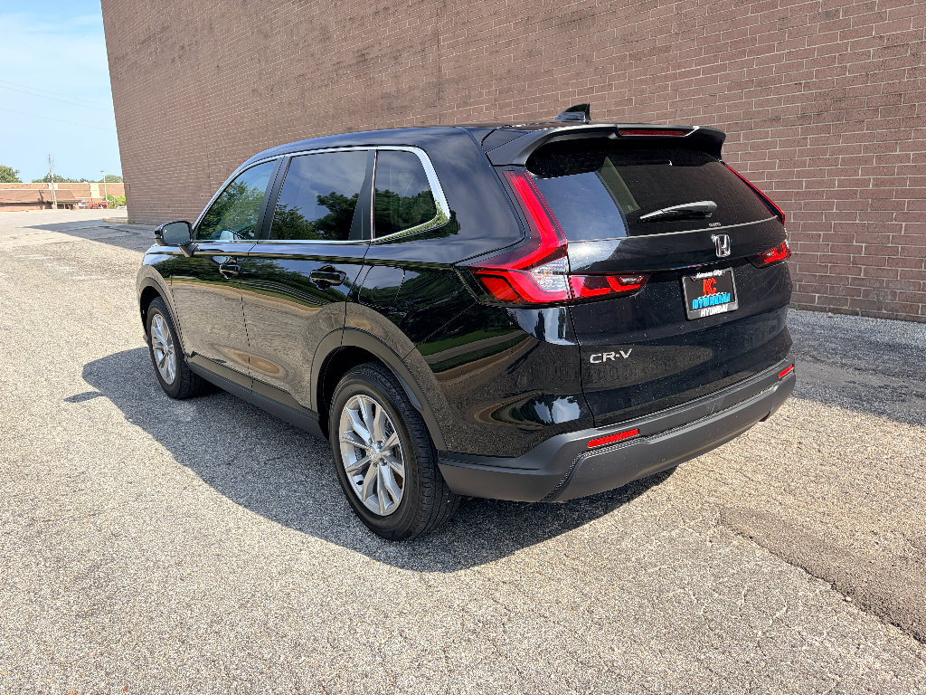 Used 2025 Honda CR-V EX image 3