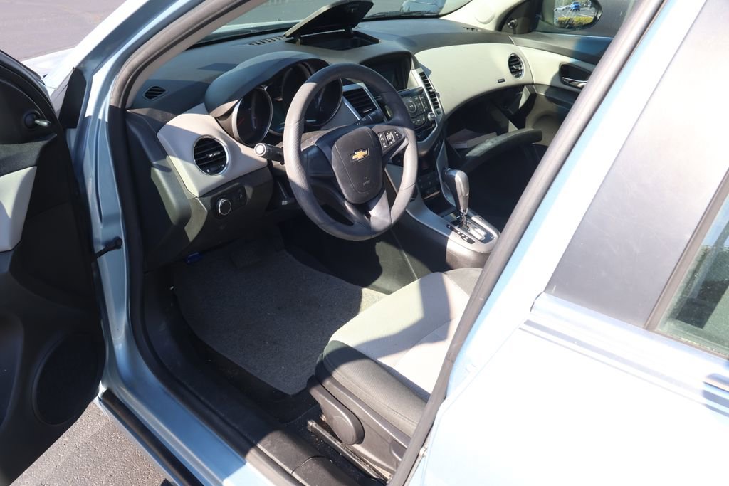 Used 2011 Chevrolet Cruze LS w/ Connectivity Package FWD image 8