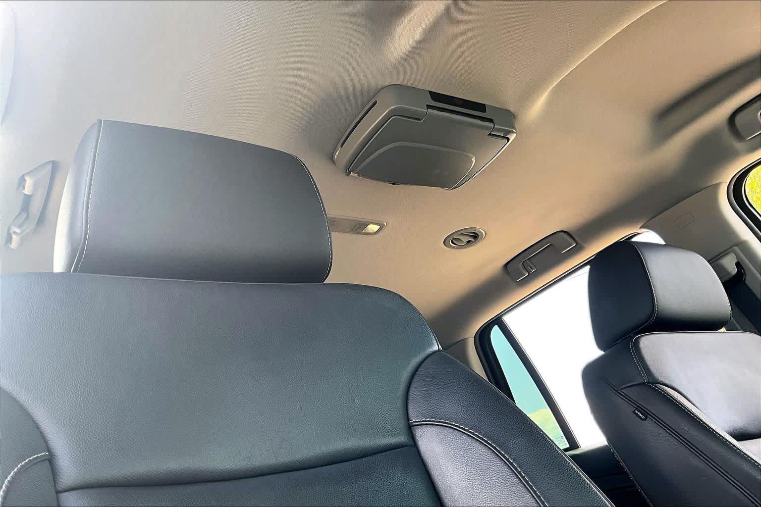 Used 2019 Chevrolet Tahoe LT w/ Luxury Package RWD image 13