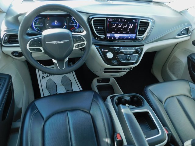 Used 2024 Chrysler Pacifica Select image 20