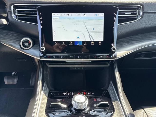 Used 2024 Jeep Wagoneer L Series III w/ Flexible Seating Group image 29