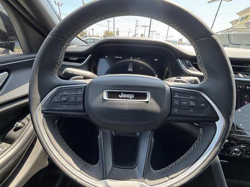 Used 2024 Jeep Grand Cherokee Altitude AWD/4WD image 25
