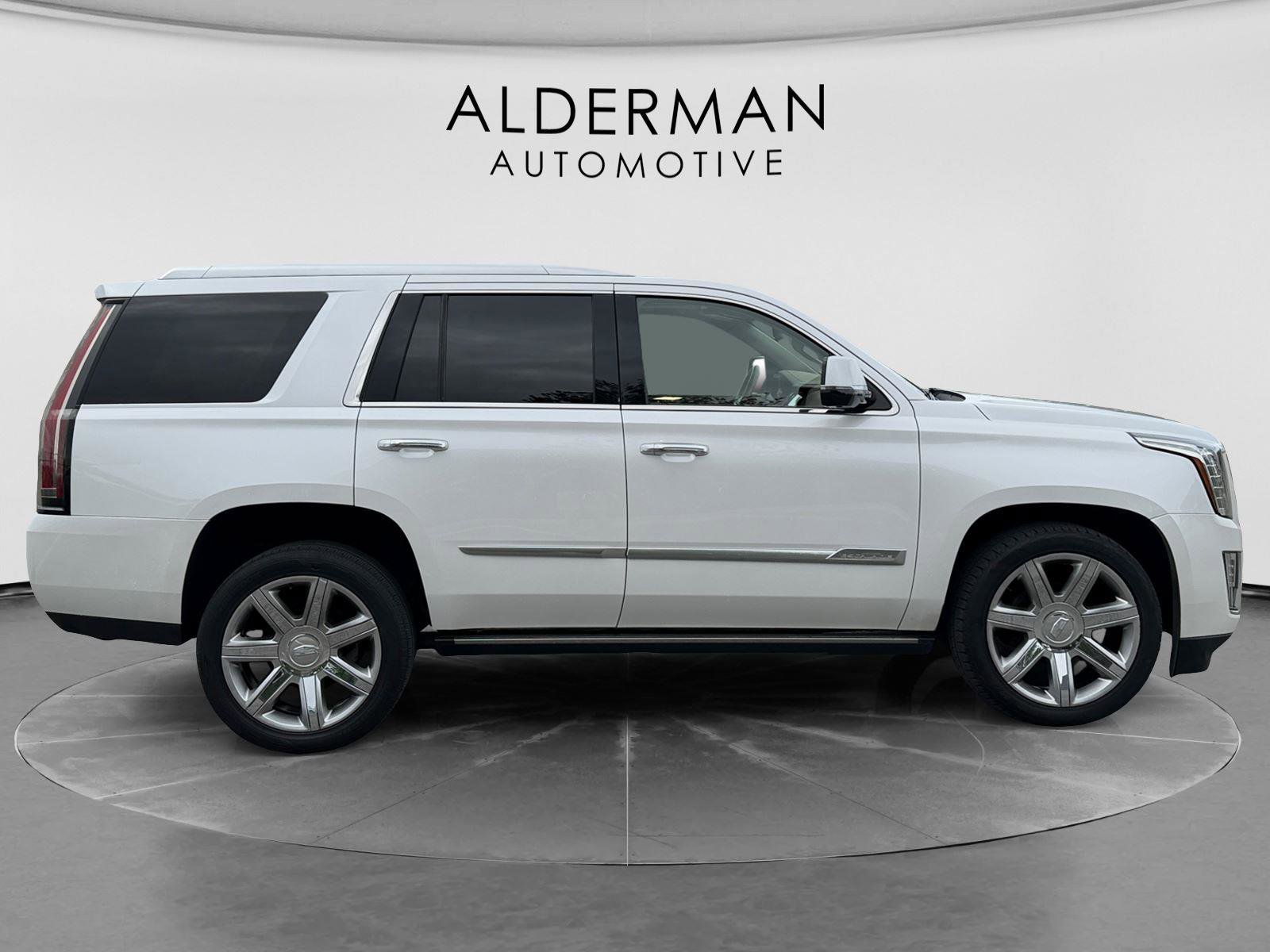 Used 2016 Cadillac Escalade Platinum AWD/4WD image 6