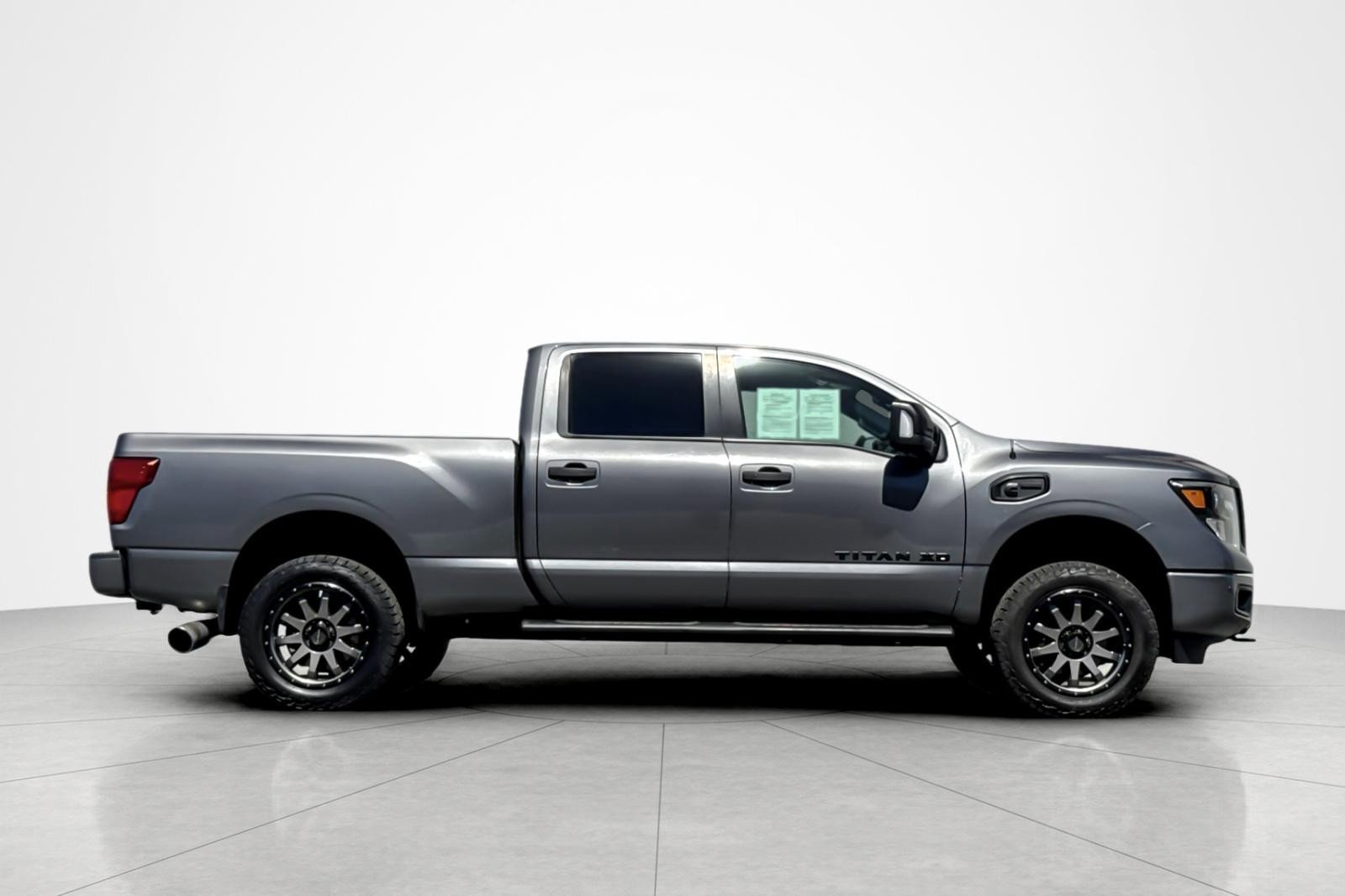 Used 2019 Nissan Titan SV w/ SV Convenience Package image 6