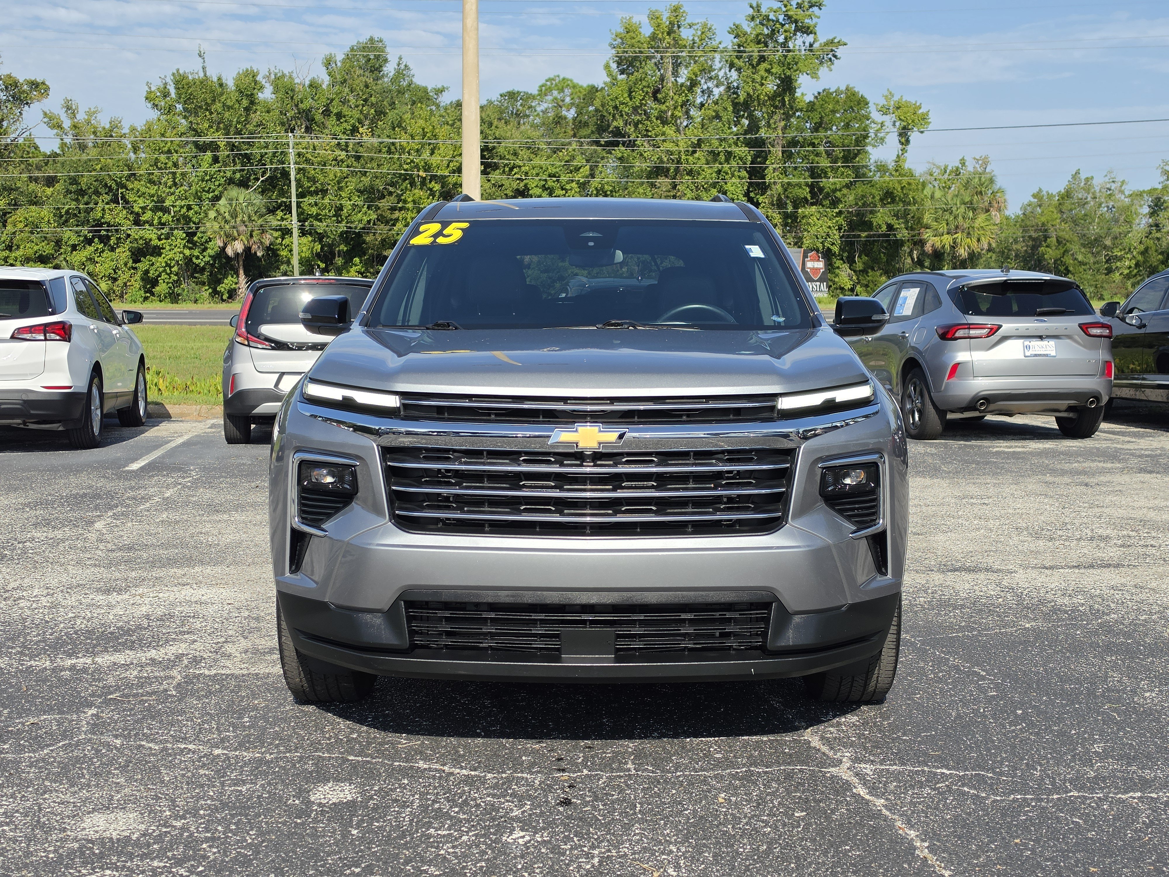 Used 2025 Chevrolet Traverse LT FWD image 12