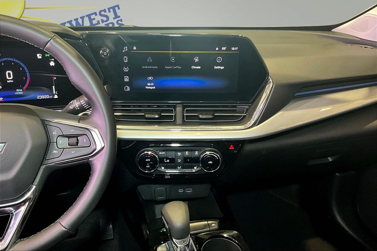 Used 2025 Chevrolet Trax LT w/ LT Convenience Package FWD image 10