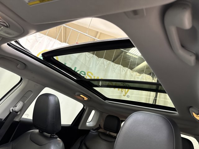 Used 2018 Jeep Compass Limited w/ Navigation Group image 24